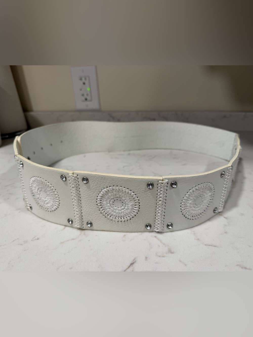 GUESS White Leather Studded Embroidered Wide Belt M NWOT